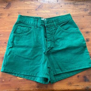 Vintage MODA INTL high waisted shorts. The London jean in green